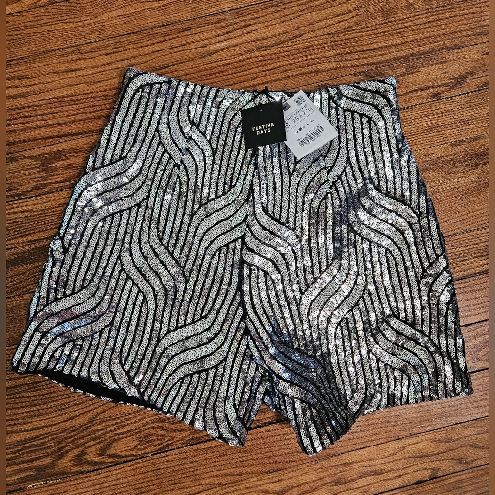 NWT Zara Women FESTIVE DAYS Sequin Shorts Size Small - Picture 3 of 5